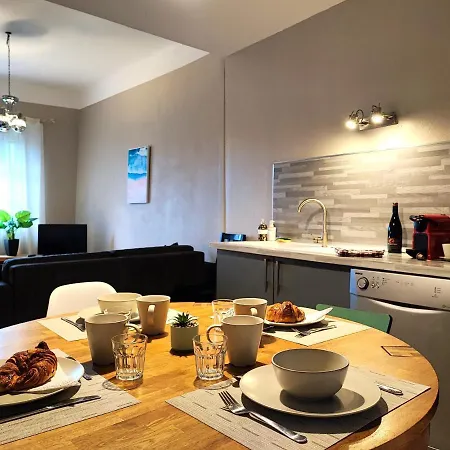 Le Bokeh - Face A La Cite Medievale Καρκασόν