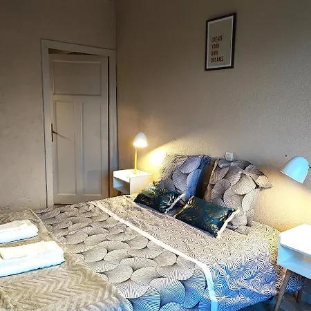 Le Bokeh - Face A La Cite Medievale Καρκασόν