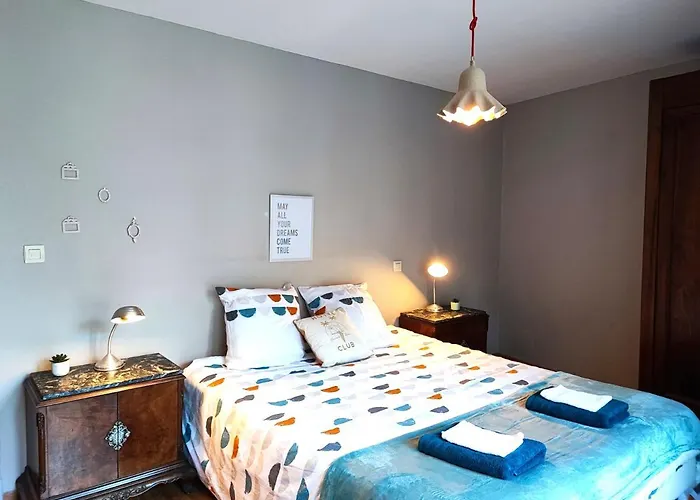 Le Bokeh - Face A La Cite Medievale